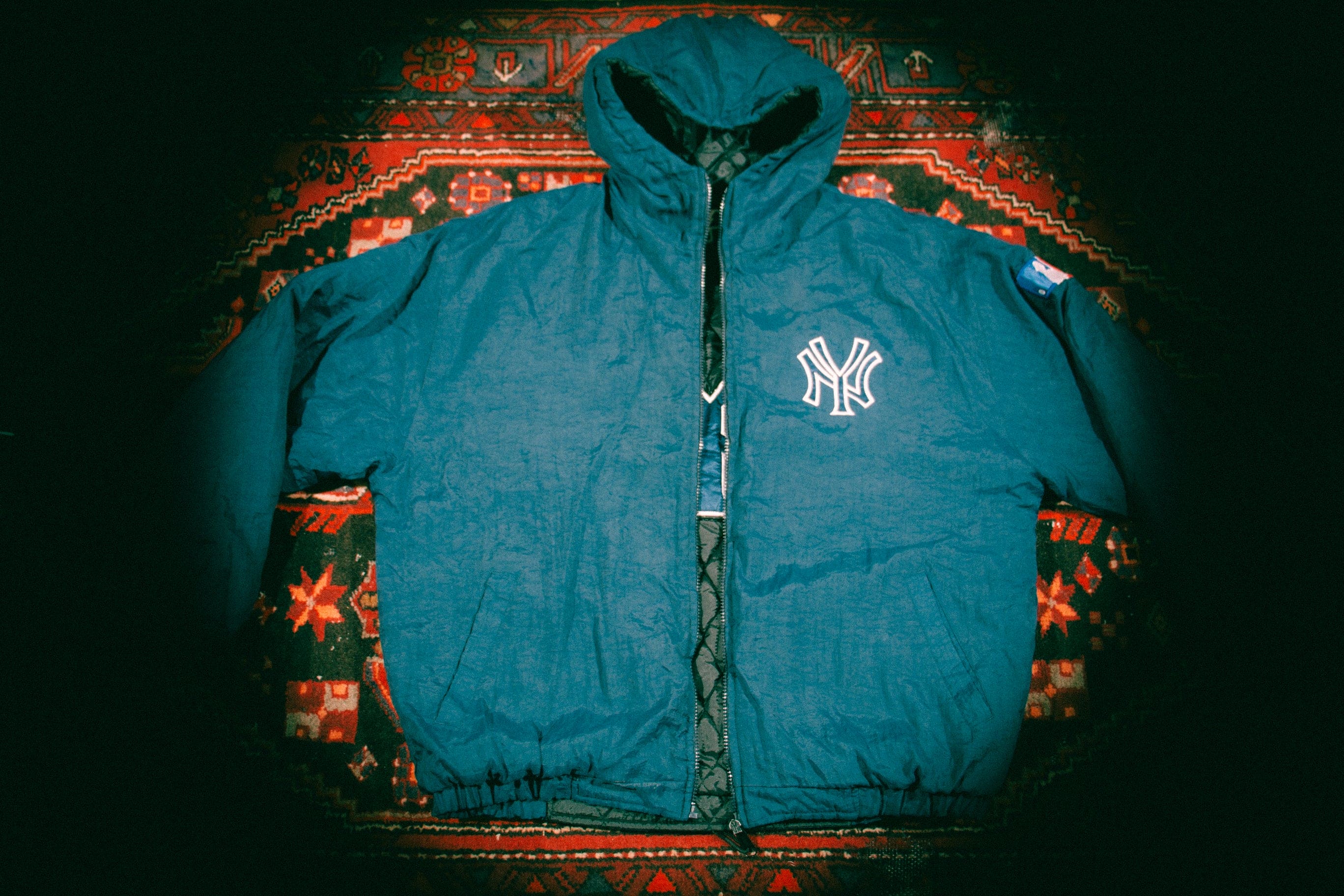 Pro Player New York Yankees Reversible Puffer Jacket – Men’s L - Image 3