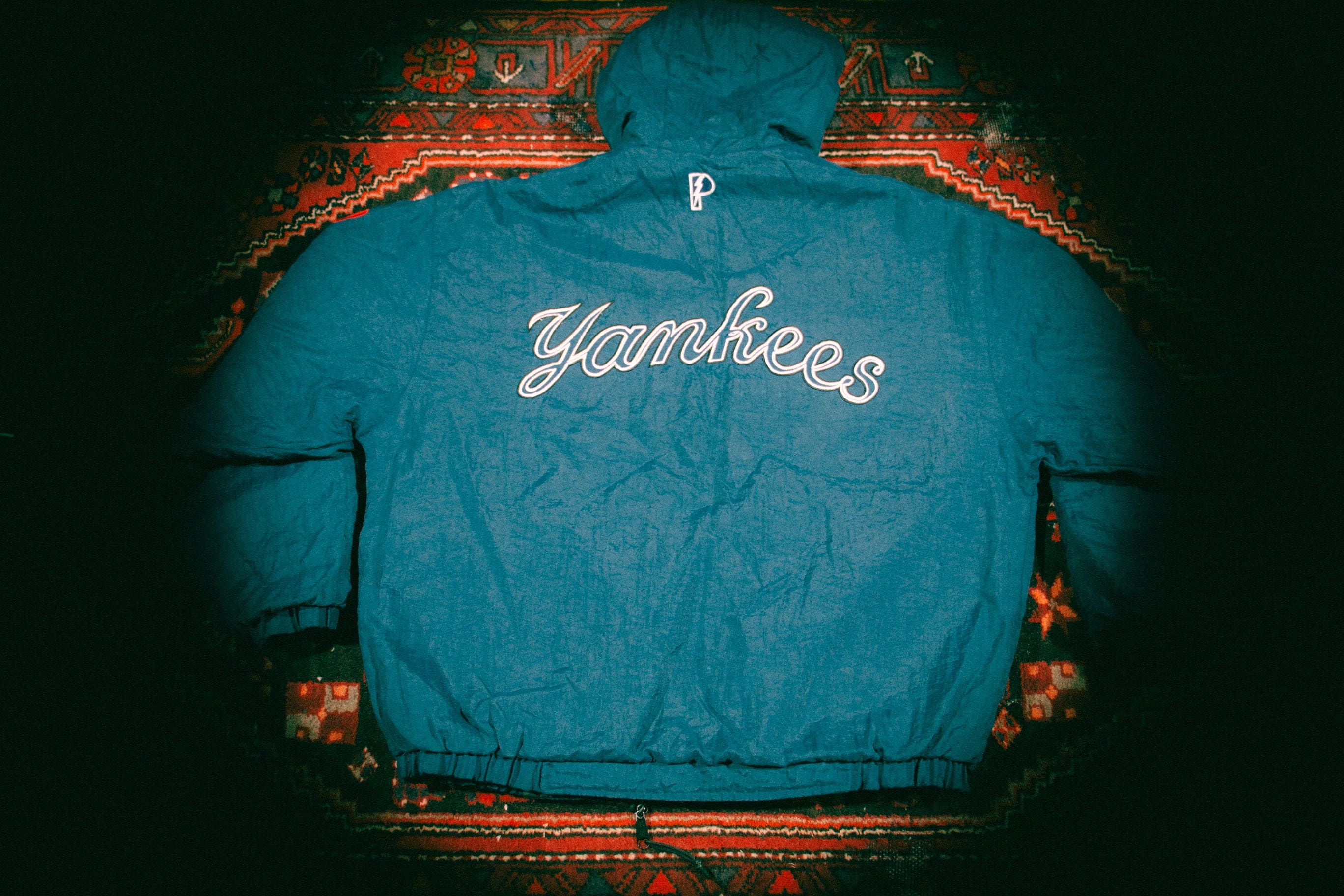 Pro Player New York Yankees Reversible Puffer Jacket – Men’s L - Image 4